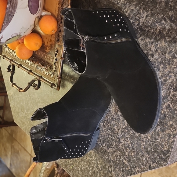 White mountain black suede booties - Picture 2 of 6